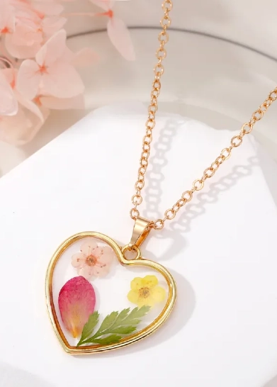 Daisy Flower  Resin necklace in Alloy 316L anti tarnish stainless steel Necklaces