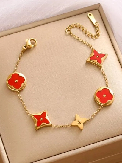 Exquisite Gold Plated Stainless Steel Clover Red Bracelet for Women 316L anti tarnish stainless steel Bracelets