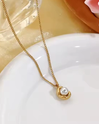 French Style Shell Freshwater Pearl Necklace 316L anti tarnish stainless steel Necklaces